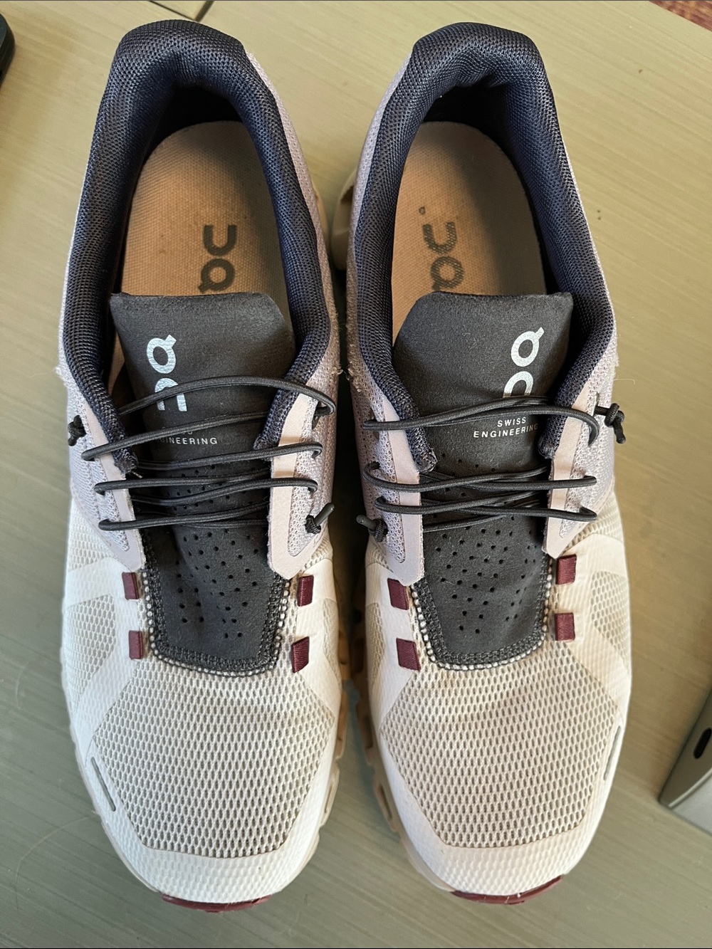 On Cloud Running Shoes Sz 8.5